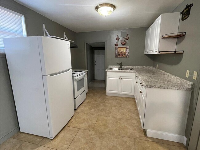 Building Photo - 301 W Lyman Ave