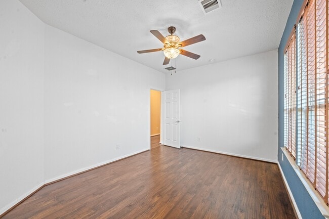 Building Photo - 5007 Pine Ridge Knoll Ct