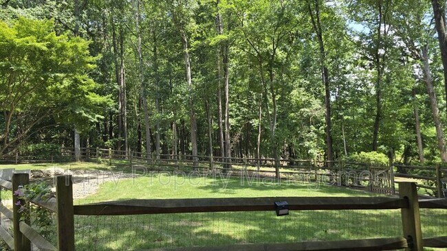Building Photo - 4521 Briarglen Ln