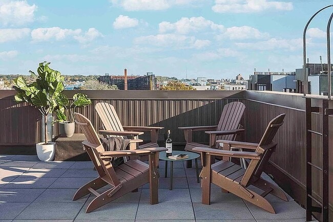 Building Photo - 283 Evergreen Ave