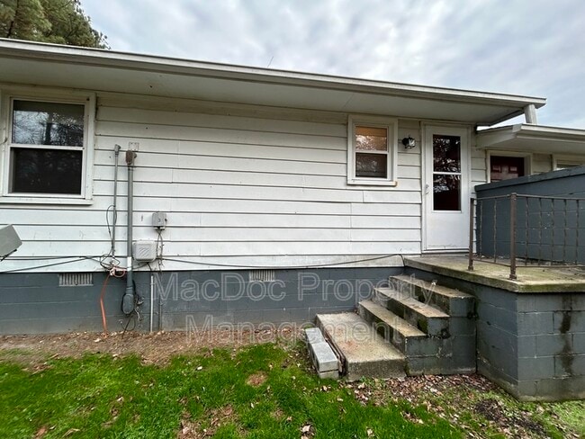Building Photo - 114-116 Loch Lane Drive