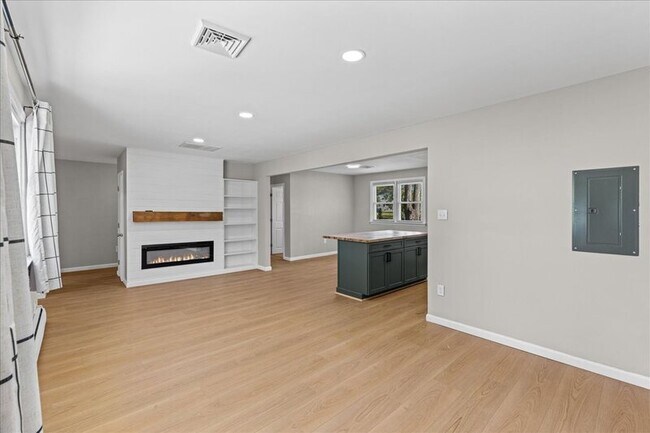 Building Photo - 1 Spruce Ln