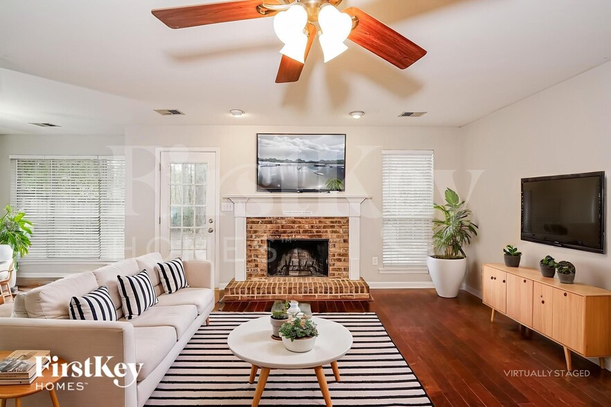 Building Photo - 501 Baronne St