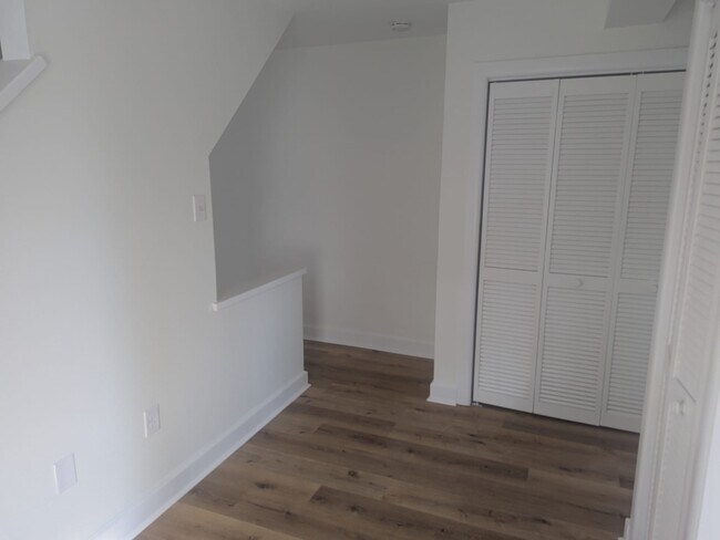 Building Photo - 712 Station Ave