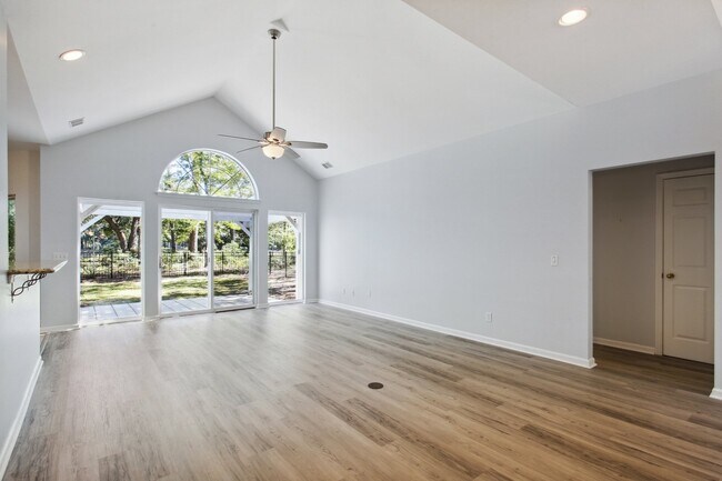 Building Photo - 173 Sumter Square