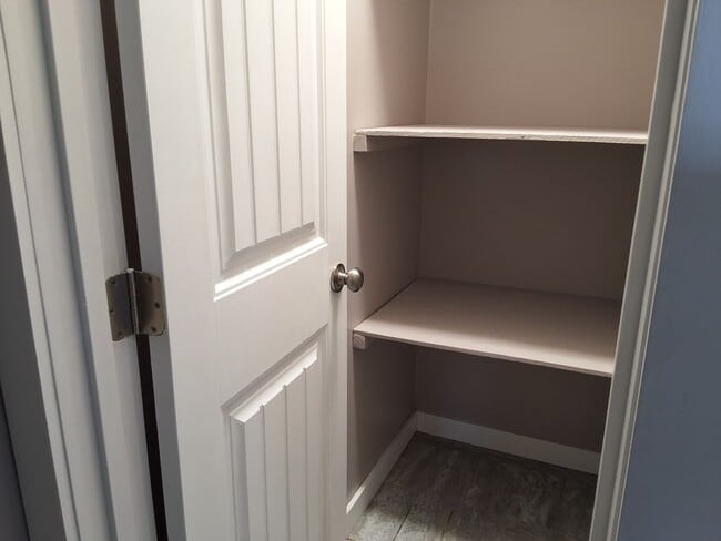 Building Photo - Charming 2- bedroom, 1.5 Bathroom Duplex