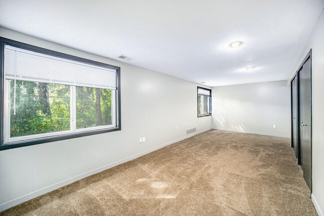 Building Photo - 1020 Traver Ct