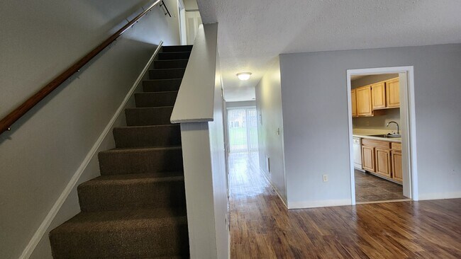 Building Photo - 102 North Point Dr