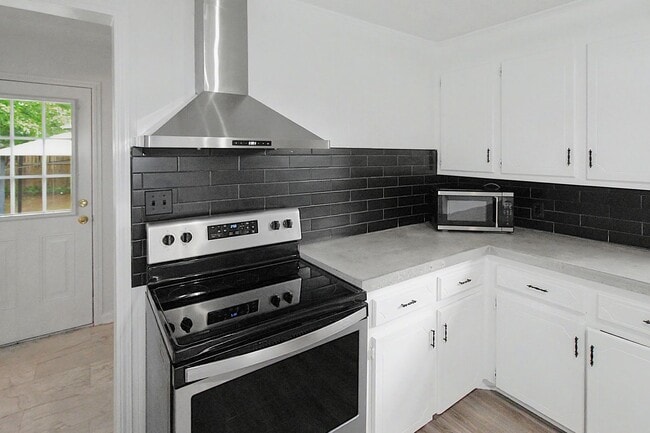 Building Photo - Fully Remodeled Home in the Heart of Belmont