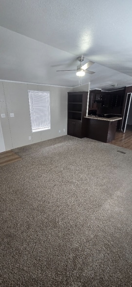 Building Photo - 1120 N Vista Dr