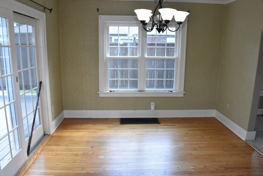 Building Photo - 351 Ravine St