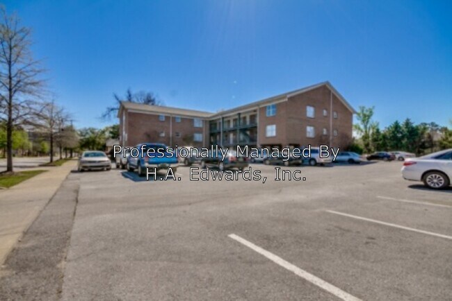 Building Photo - 1515 Paul W Bryant Dr