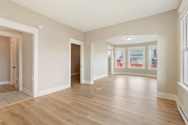 Building Photo - Charming 2BR Home in Prime Tacoma Location...