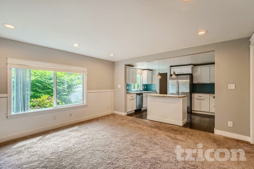 Building Photo - 711 Le-Lou-Wa Pl NE