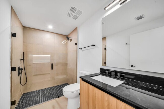 Building Photo - 225 N Miami Ave