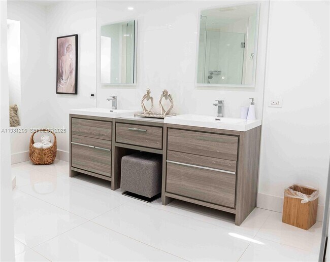 Building Photo - 4957 NW 93rd Doral Pl