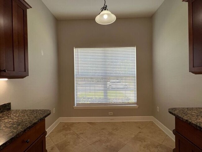 Building Photo - 3 Bedroom Townhouse in Boone School Area