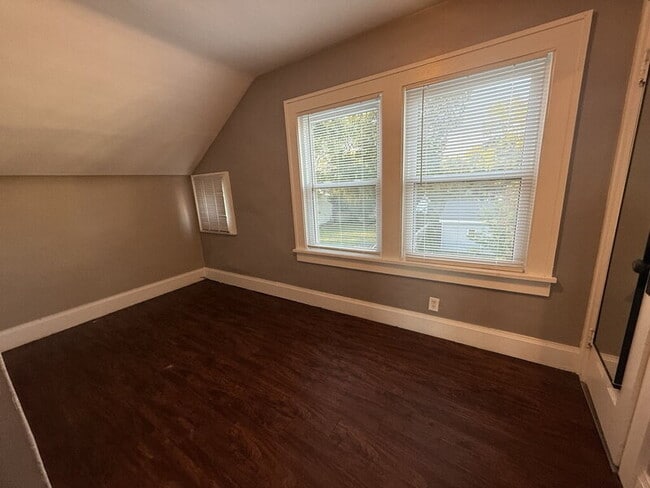 Building Photo - 1106 Garfield Ave