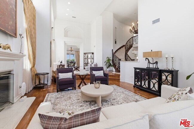 Building Photo - 6003 County Oak Rd