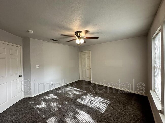 Building Photo - 1310 Sabine St