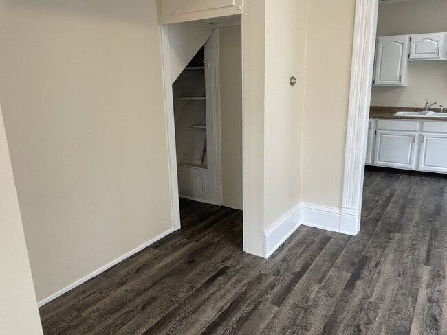 Interior Photo - 1710-14 Bradford