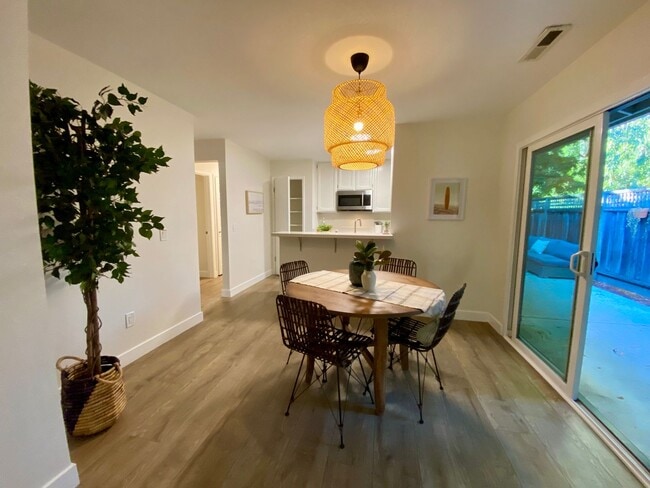 Building Photo - 124 Torrey Pine Terrace
