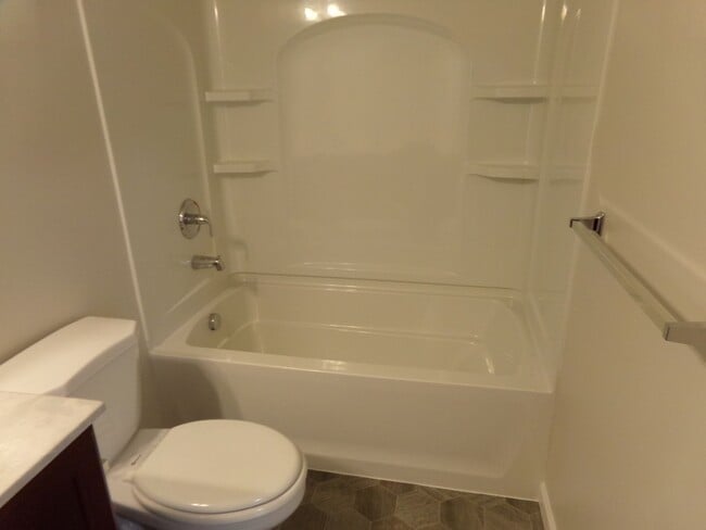 Building Photo - 3 bedroom, 2.5 Bathroom Townhouse in Gray's Pointe Neighborhood