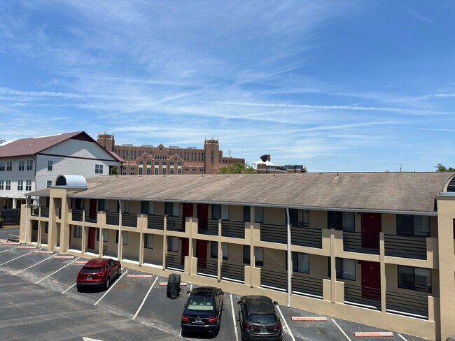 Building Photo - WALK TO CAMPUS 1/1 Condo w/ Stainless Steel Appliances, Walk In Closet, Comm Pool! $1025/month! A...