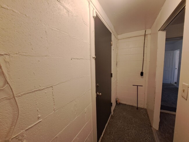 Building Photo - Recently Renovated 3BR/1BA Home!