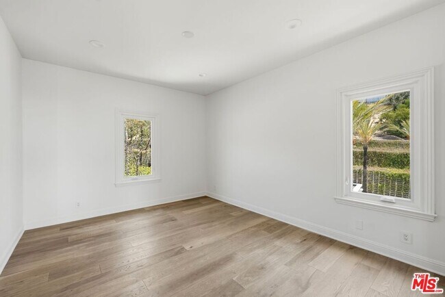 Building Photo - 16802 Cll De Sarah