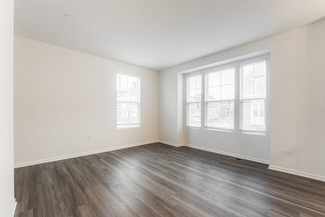 Building Photo - 1985 Kingsley Cir