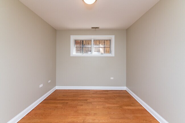 Building Photo - 6217 S Kimbark Ave