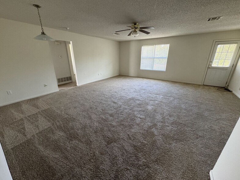 Building Photo - 5817 Medina Dr