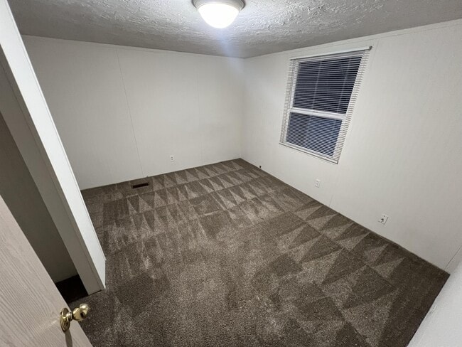 Building Photo - 100 S Davies Rd