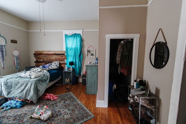 Building Photo - Preleasing for August 2026! 3 Bedroom, 1 bathroom, Pet-Friendly with In-Unit Washer & Dryer!