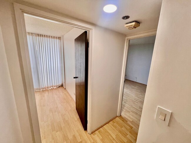 Building Photo - Horizon View Tower/2 BD/2 BA/1 PK