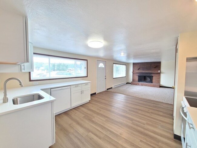 Building Photo - 302 N Argonne Rd