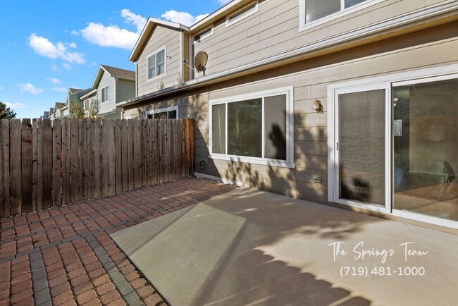 Building Photo - Charming 2BD/2.5BA Townhome with Attached ...