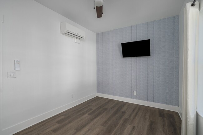 Building Photo - 637 E Anderson St