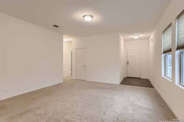 Building Photo - 4950 Hallies Gdn