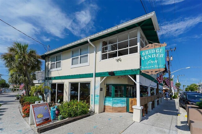 Building Photo - 4216 Plumosa Terrace