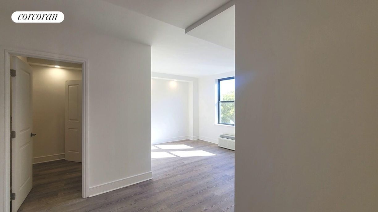 Building Photo - 45 W 81st St