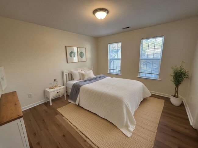 Building Photo - 3 Bed 3 Bath Garage Apartment Home