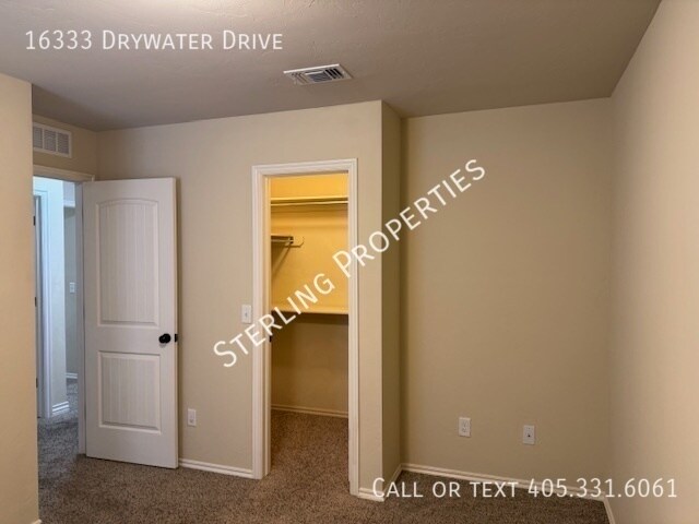 Building Photo - 16333 Drywater Dr