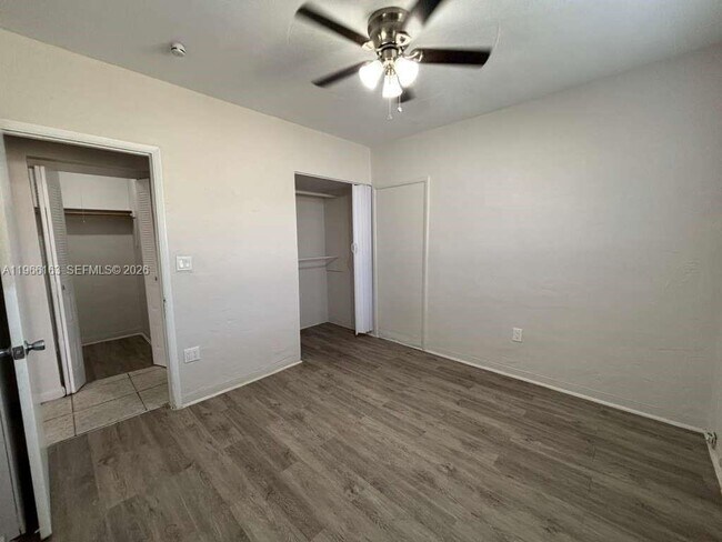 Building Photo - 301 Sharar Ave