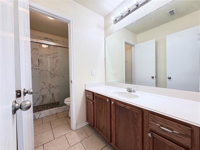 Building Photo - 1910 Pin Oak Ln