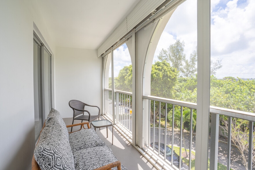 Building Photo - 250 NE 20th St