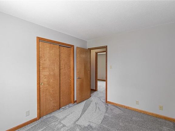 Building Photo - 613 Roberta Ct