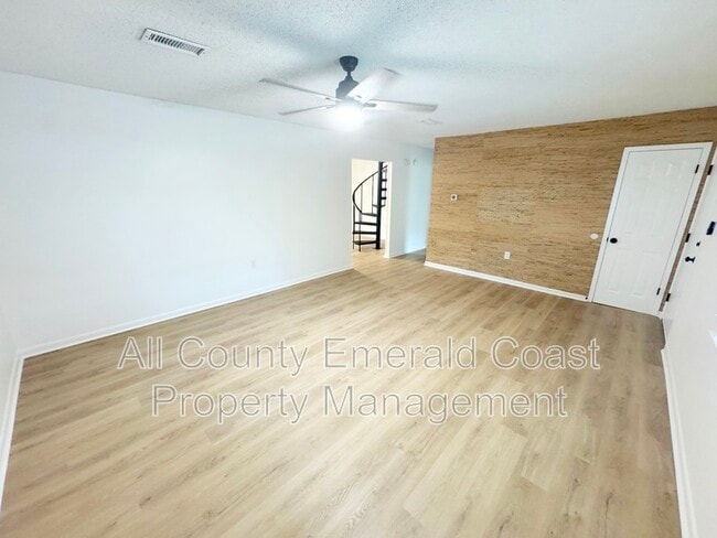 Building Photo - 504 Kelly St