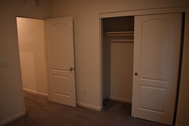 Building Photo - 662 Pegasus Dr